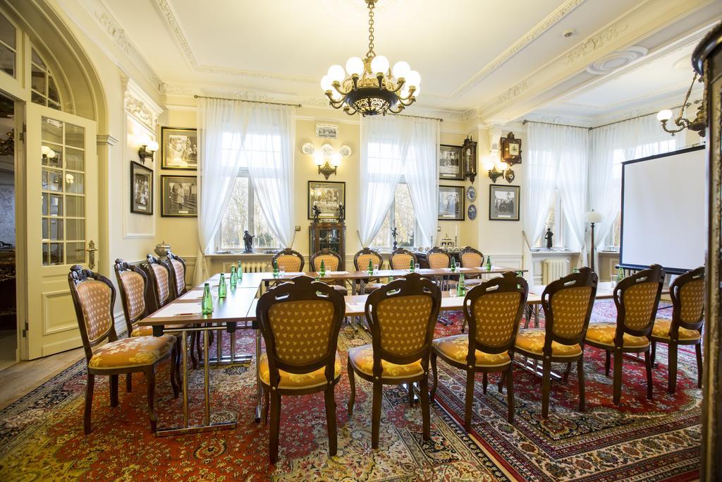 Palac Tlokinia Kaliszki エクステリア 写真