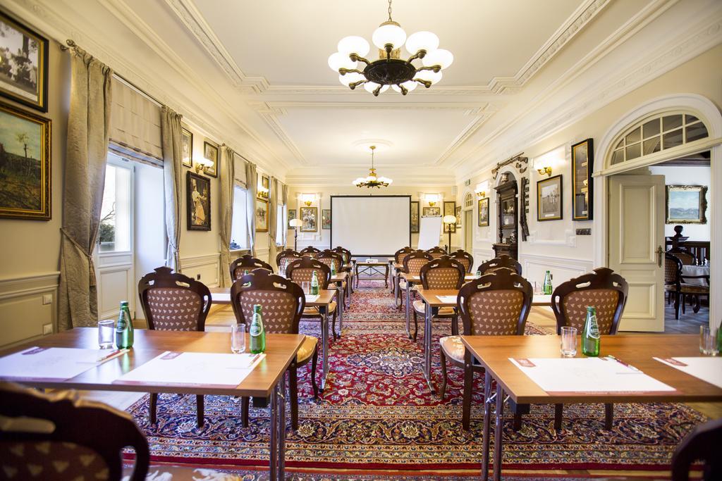 Palac Tlokinia Kaliszki エクステリア 写真