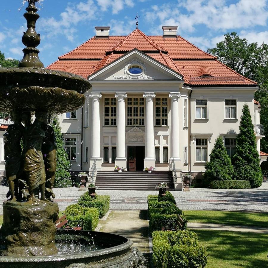 Palac Tlokinia Kaliszki エクステリア 写真