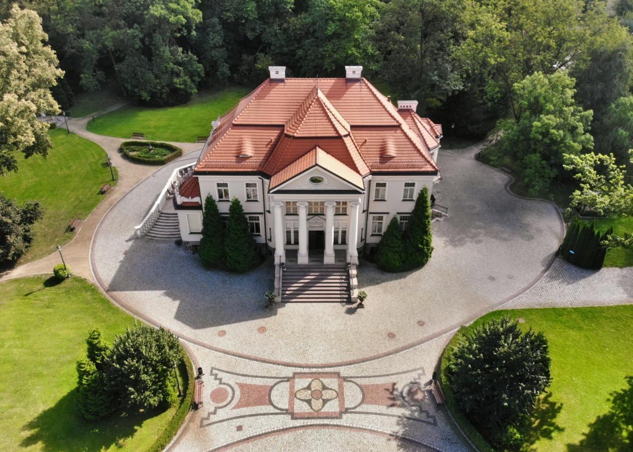 Palac Tlokinia Kaliszki エクステリア 写真