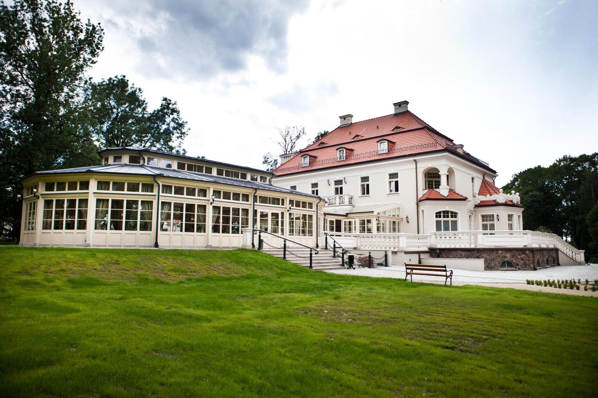 Palac Tlokinia Kaliszki エクステリア 写真