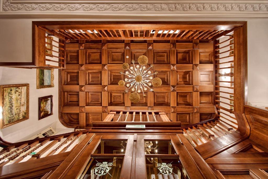 Palac Tlokinia Kaliszki エクステリア 写真